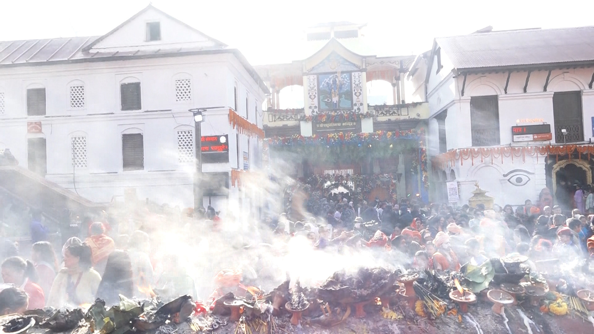 महाशिवरात्रिमा पशुपतिनाथ आएका साधुसन्तको दान दक्षिणासहित बिदाइ